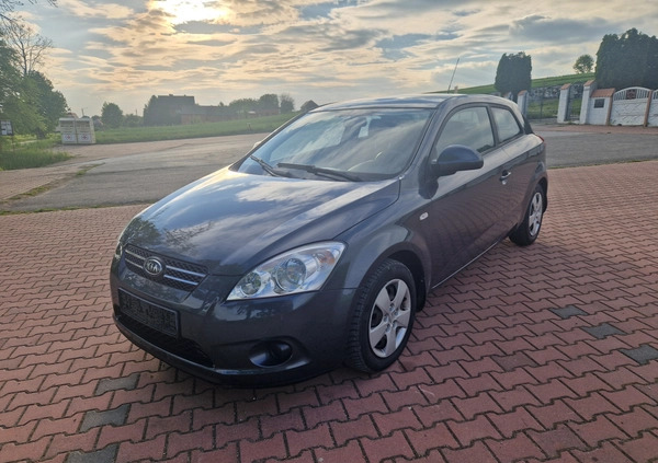 Mazda 3 cena 13900 przebieg: 179000, rok produkcji 2010 z Bodzentyn małe 154